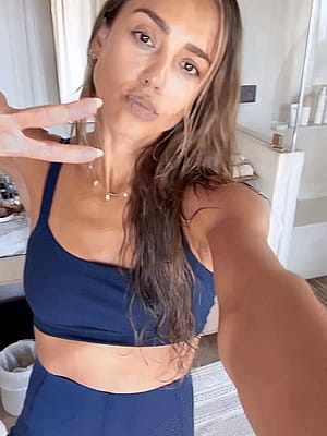 Jessica Alba, 44'