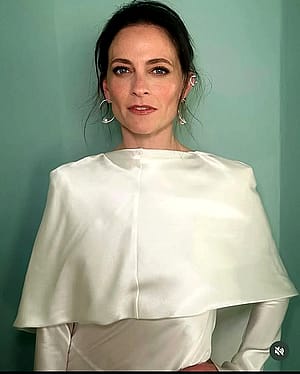 Lara Pulver, 44'