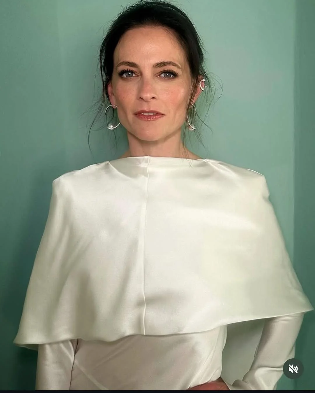 Lara Pulver, 44 picture 1 of 1