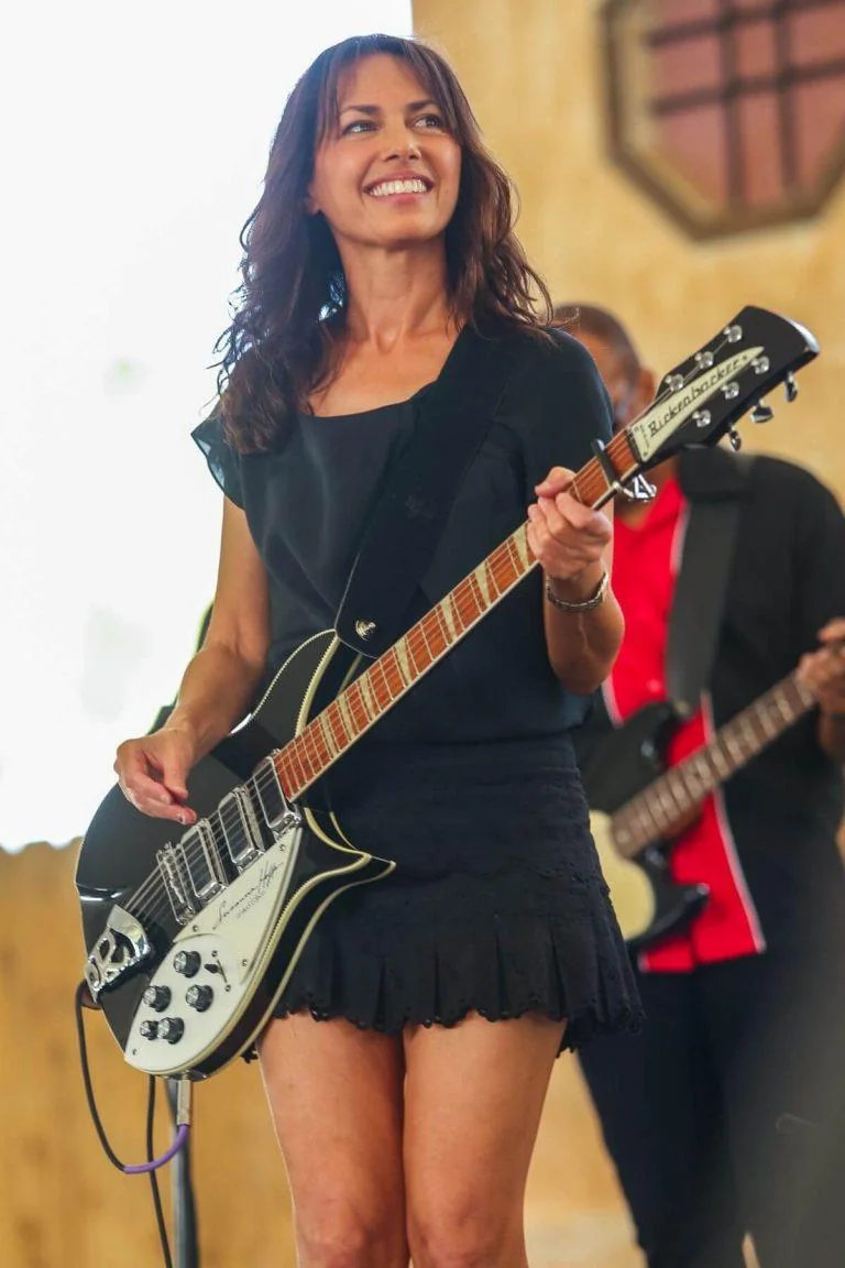 Susanna Hoffs, 65 picture 2 of 2