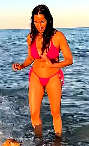 Padma Lakshmi, 55'