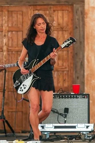 Susanna Hoffs , 66 picture 1 of 2