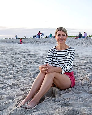 Samantha Brown, 52'