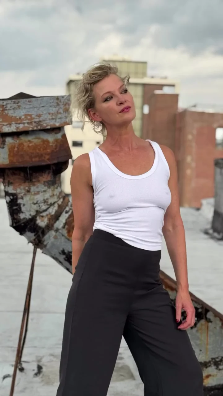 Gretchen Mol, 52 picture 1 of 1