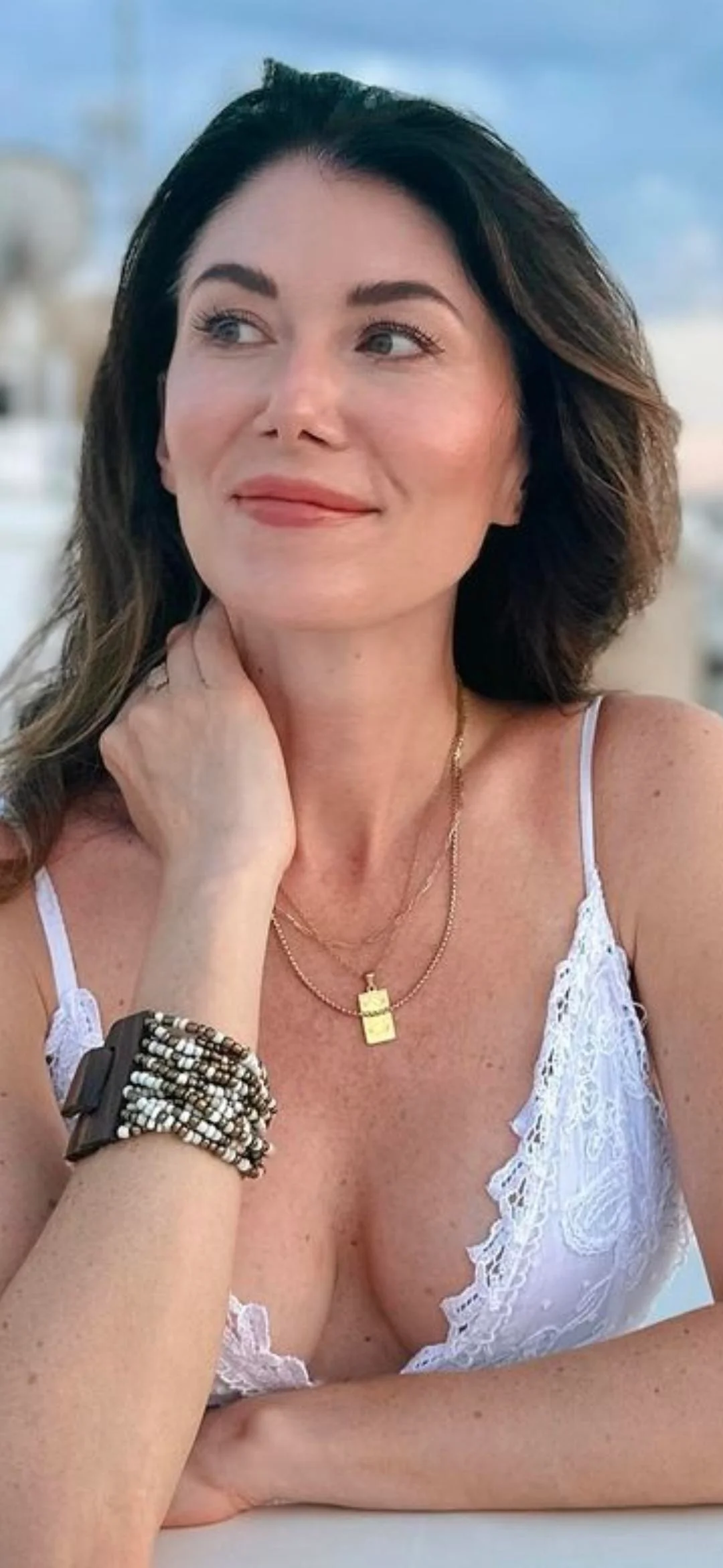 Jewel Staite, 42 picture 2 of 2