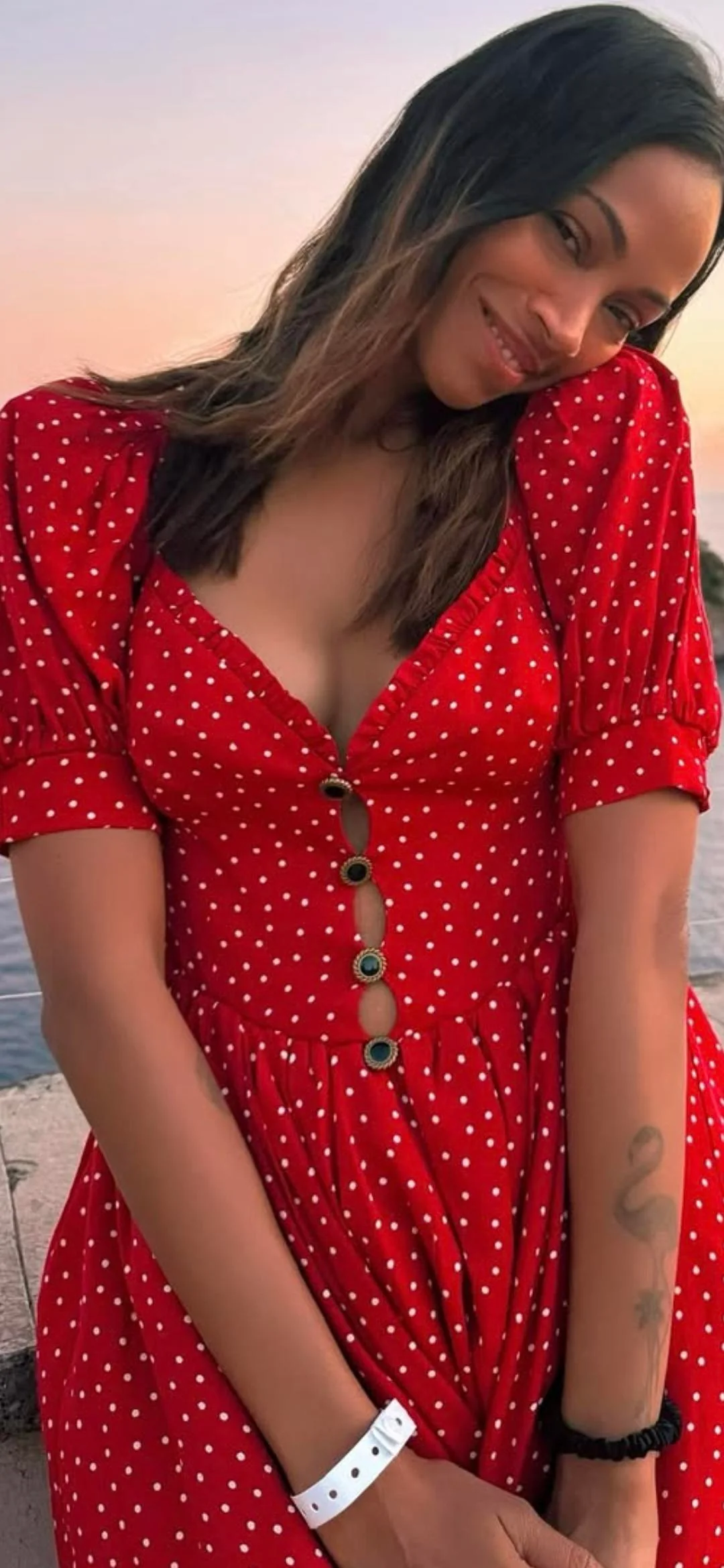 Zoe Saldaña, 47 picture 1 of 2