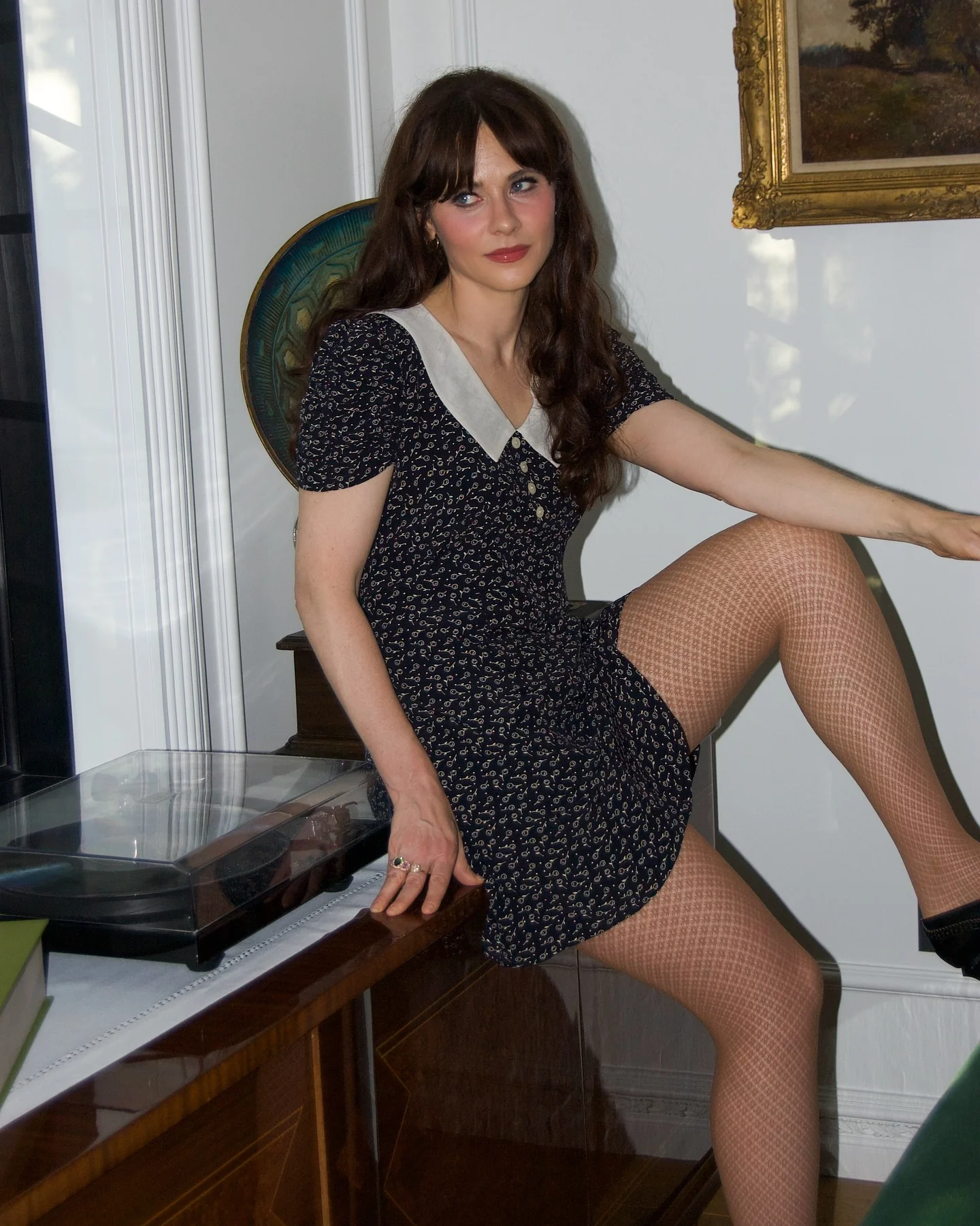 Zooey Deschanel, 45 picture 1 of 2