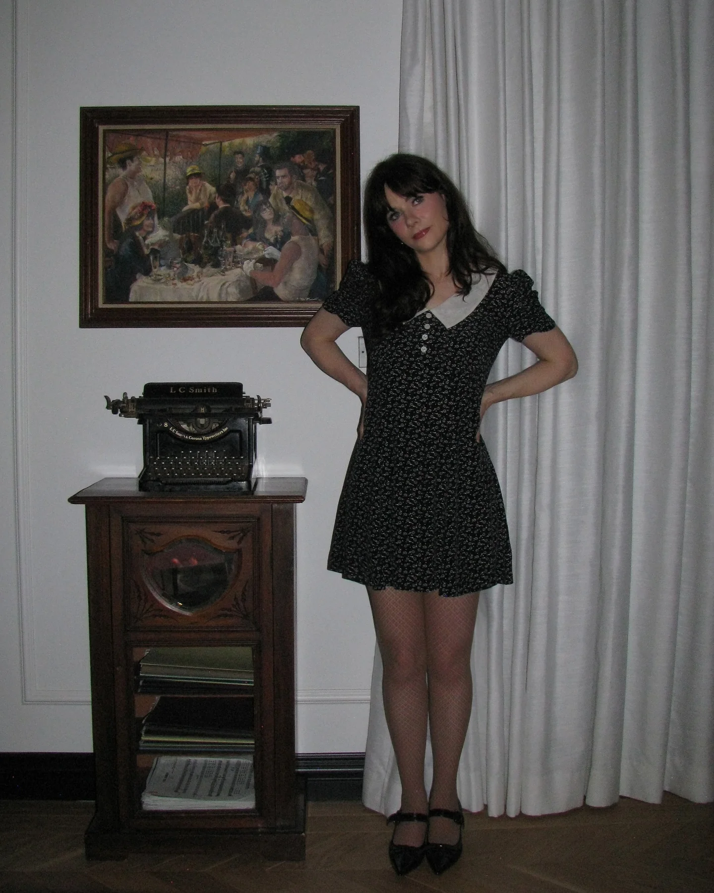 Zooey Deschanel, 45 picture 2 of 2