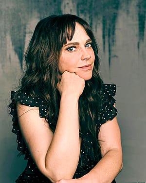 Fiona Dourif, 43'