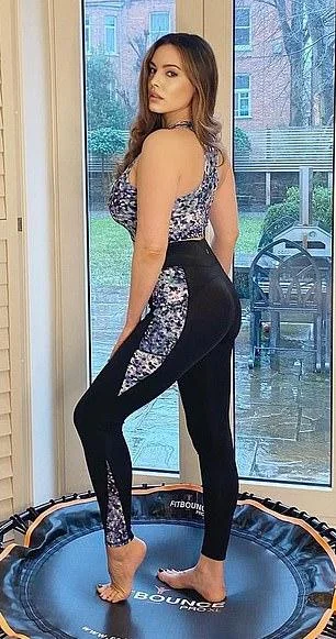 Kelly Brook, 41 on a Trampoline picture 5 of 5