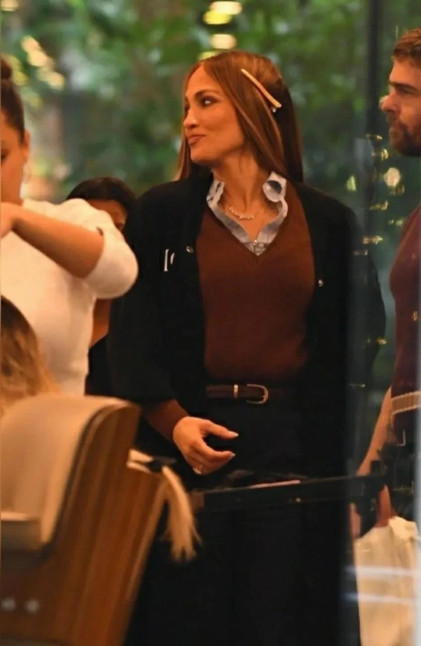 Jennifer Lopez, 56 picture 1 of 3