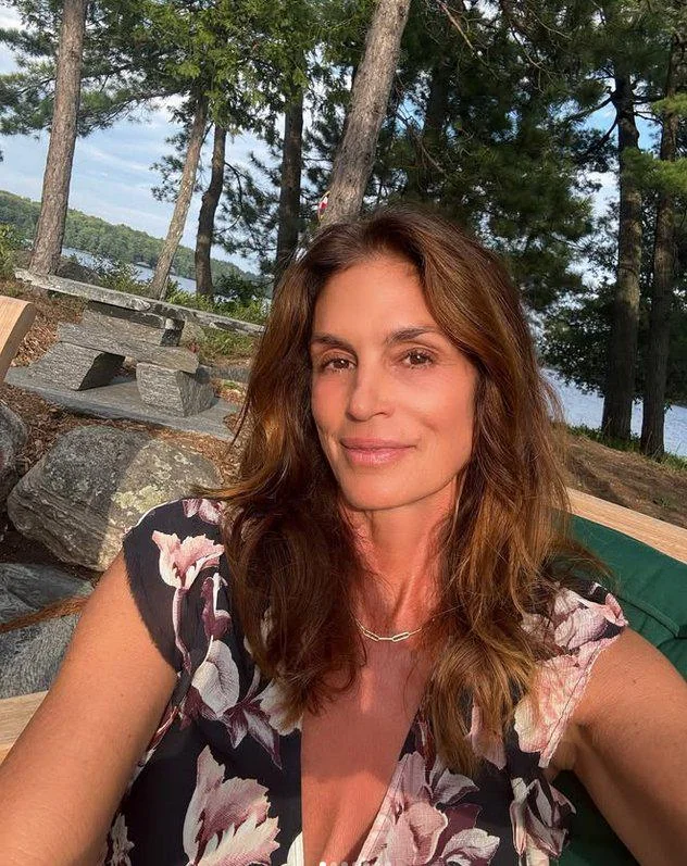 Cindy Crawford, 59. picture 1 of 1