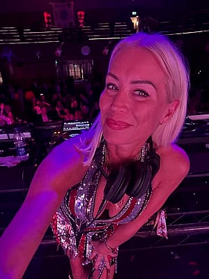 Denise Van Outen, 51'