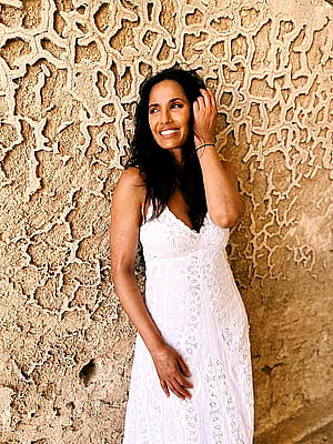 Padma Lakshmi, 55'