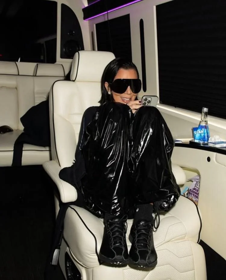 Kris Jenner, 69 picture 2 of 5