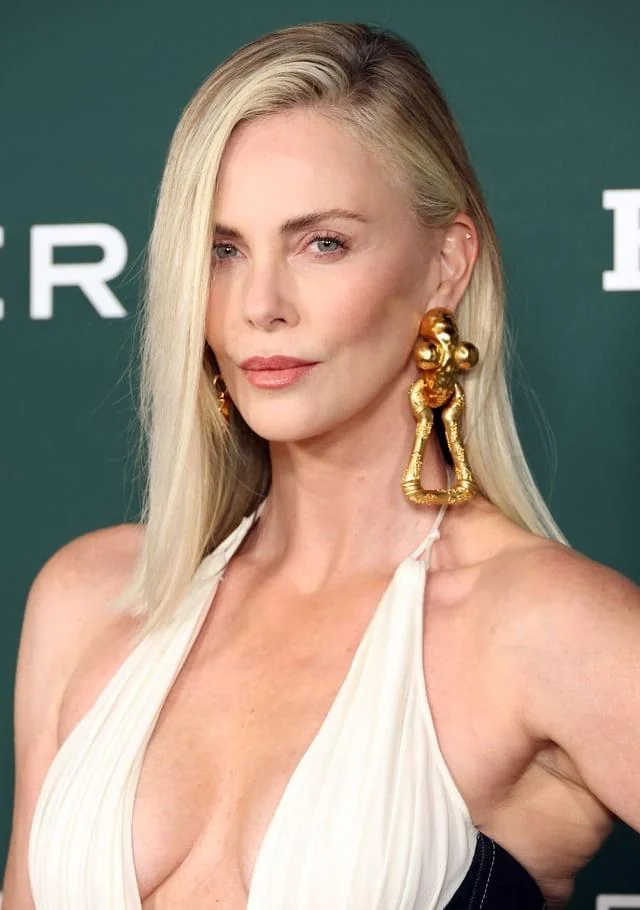 Charlize Theron, 49 picture 2 of 6