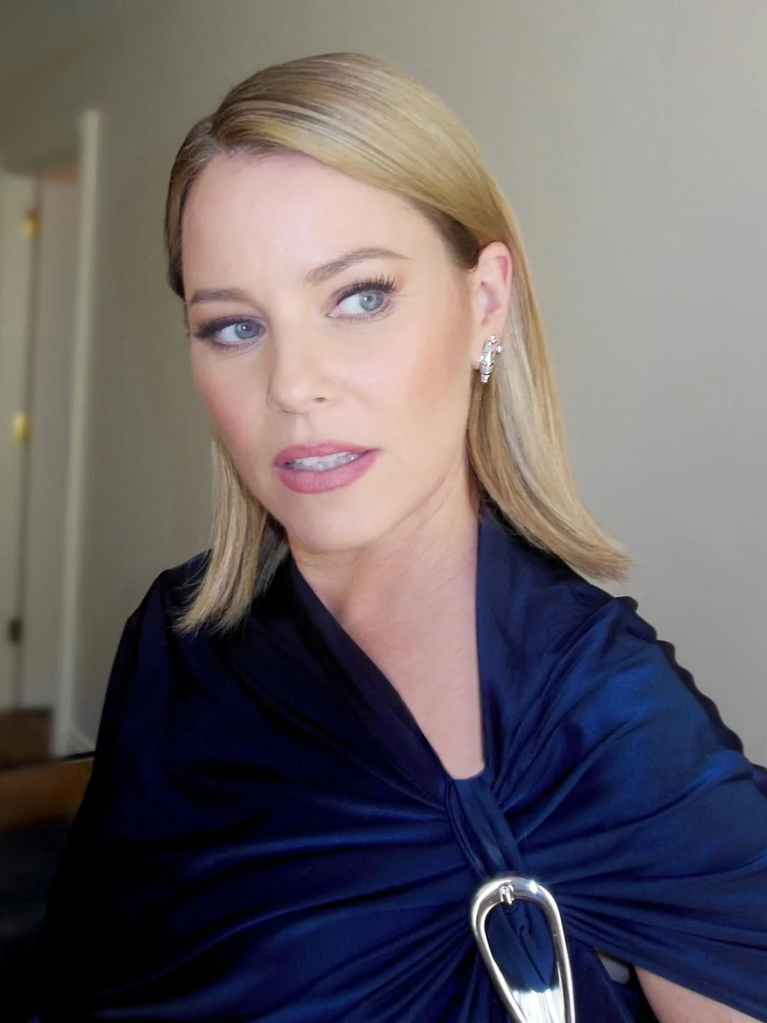 Elizabeth Banks, 51 picture 4 of 5