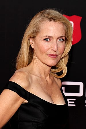 Gillian Anderson, 57'