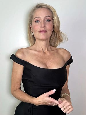 Gillian Anderson, 57'