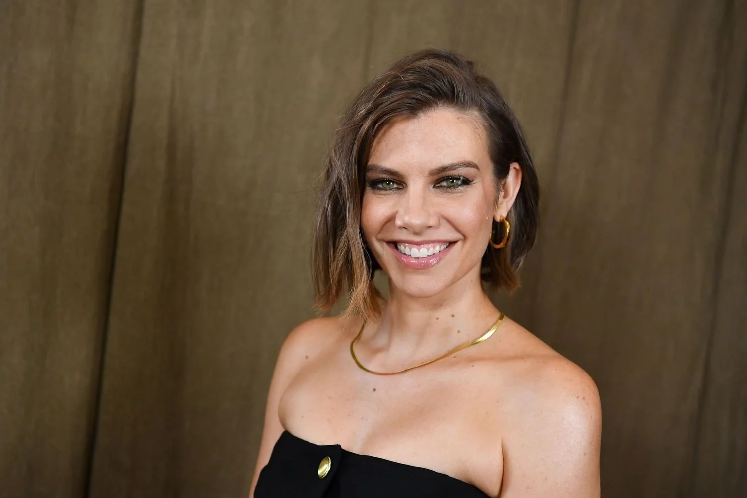 Lauren Cohan, 43 picture 2 of 2