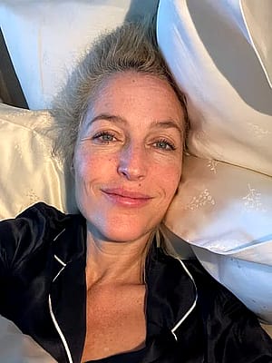 Gillian Anderson, 55'