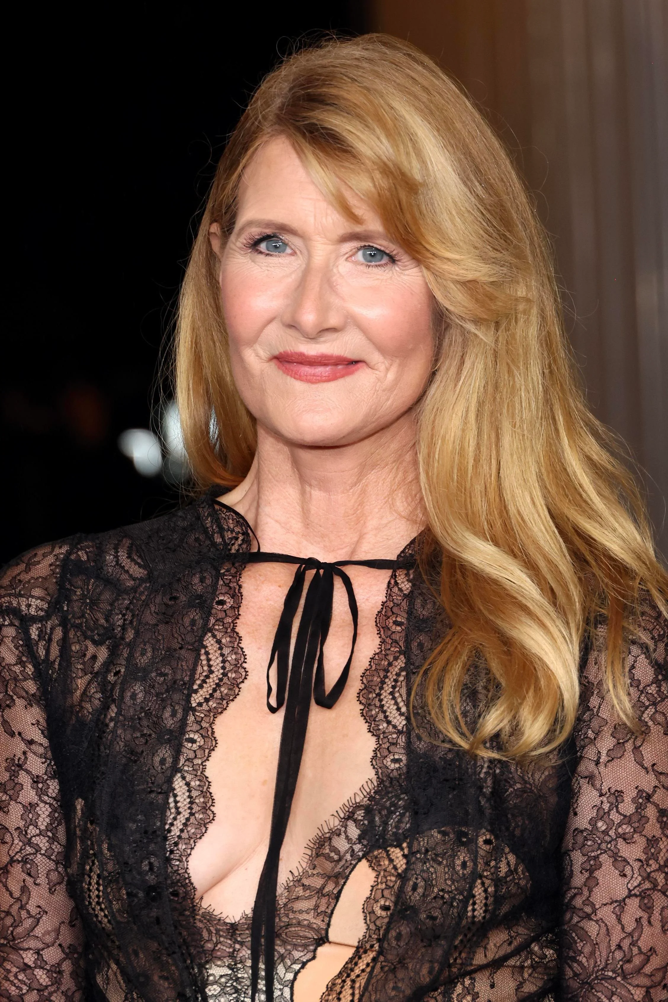 Laura Dern, 57 picture 2 of 2