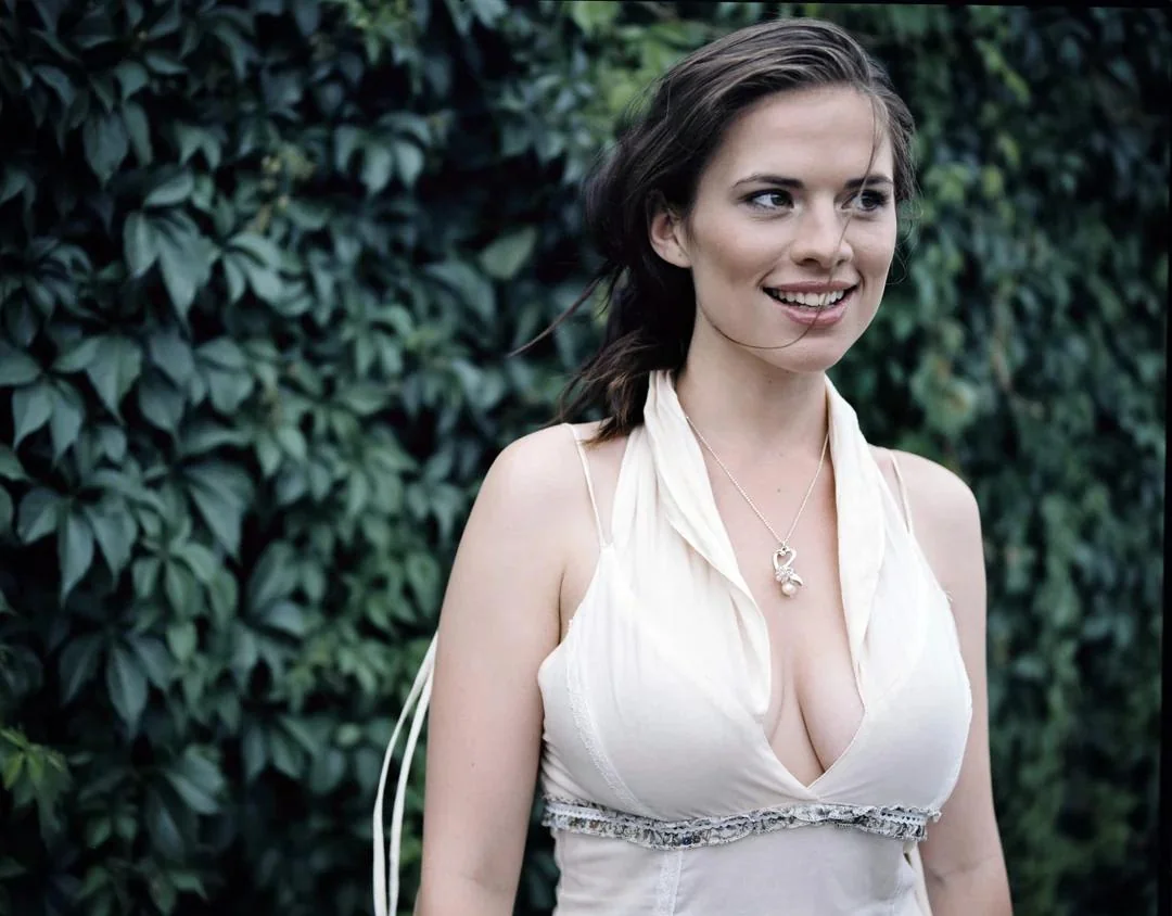 Hayley Atwell, 43 picture 2 of 3