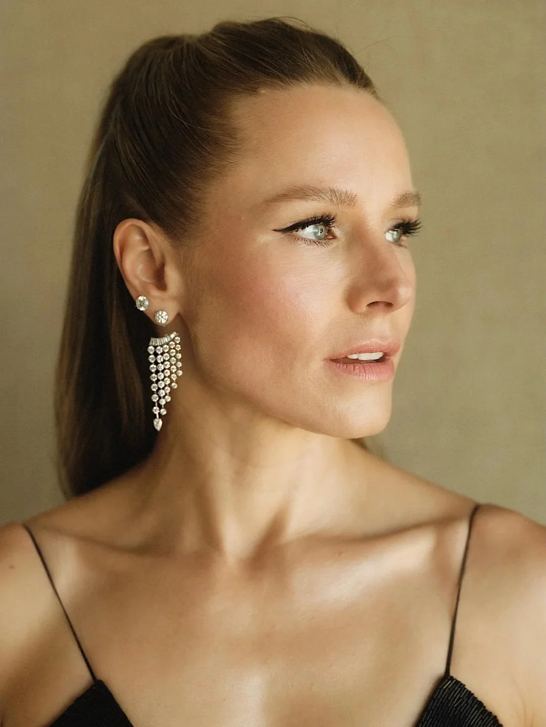 Kristen Bell, 45 picture 4 of 5