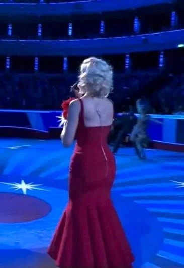 Hannah Waddingham, 48 picture 4 of 6
