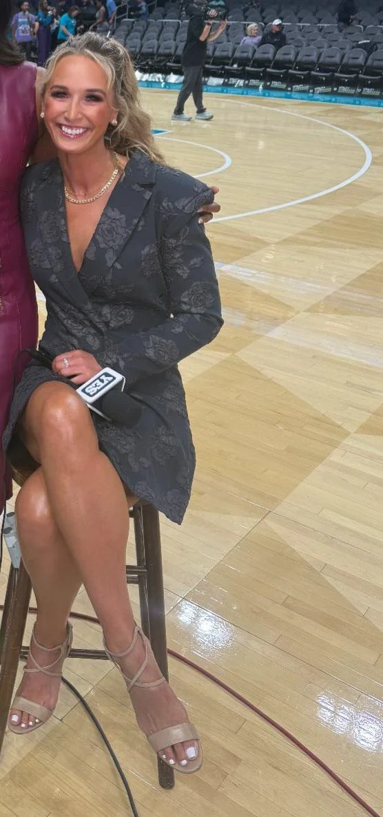 Sarah Kustok, 43 picture 1 of 1