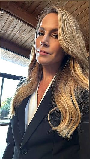 Julie Benz, 53'