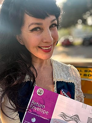 Grey DeLisle, 52'