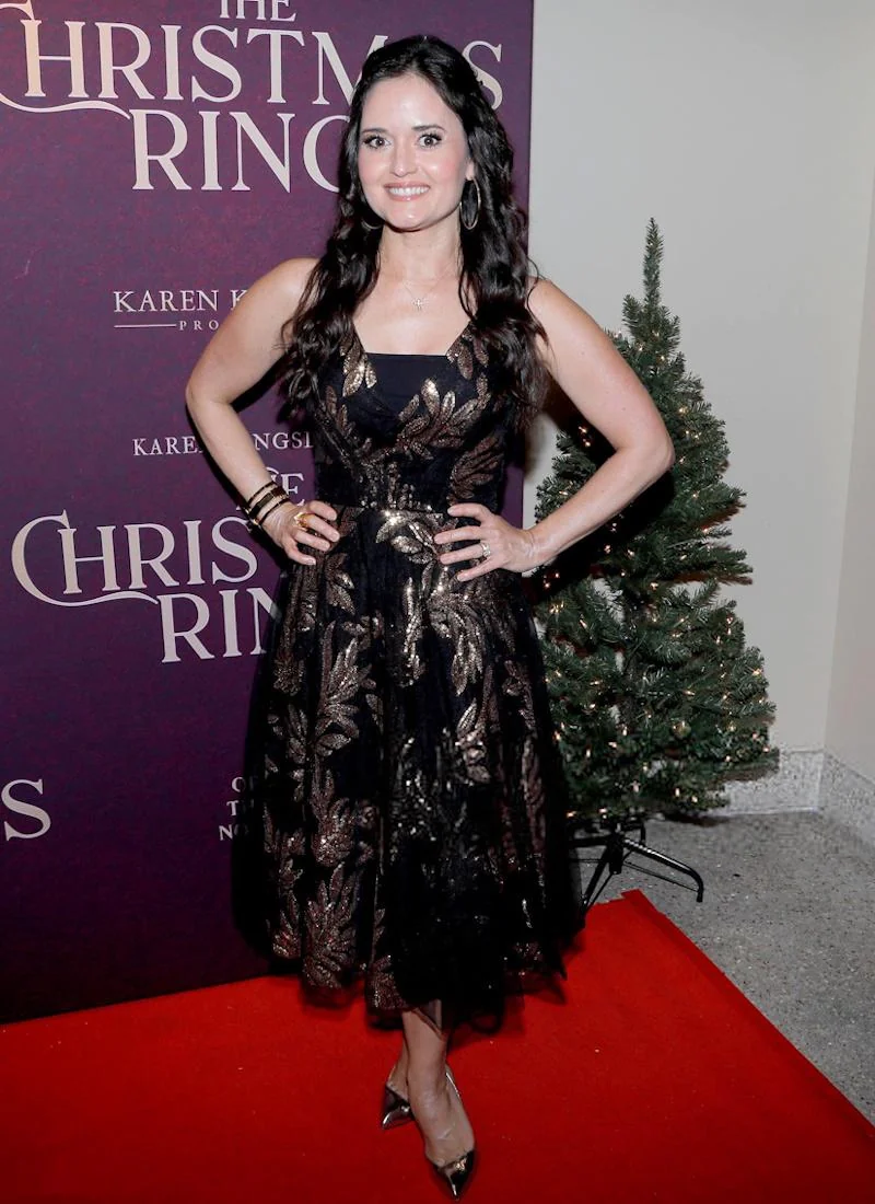 Danica McKellar, 50 picture 1 of 1