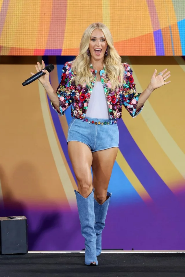 Carrie Underwood, 41 picture 3 of 10