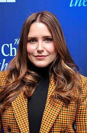 Sophia Bush, 40'