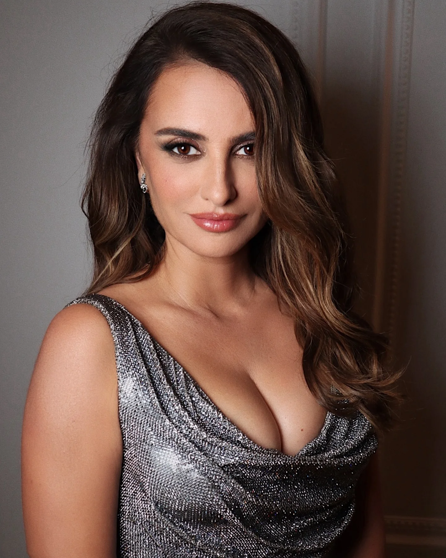 Penelope Cruz, 50 picture 1 of 2
