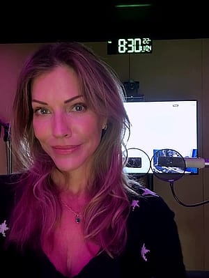 Tricia Helfer, 51'