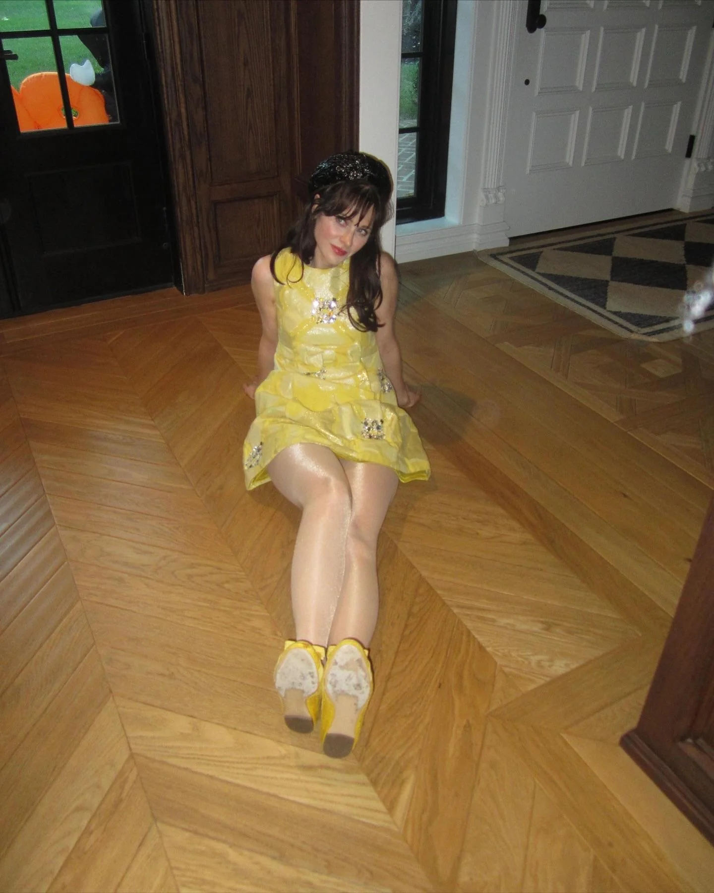 Zooey Deschanel, 45 picture 3 of 4