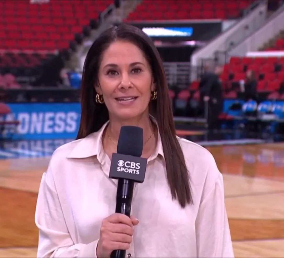 Tracy Wolfson, 50 picture 1 of 8
