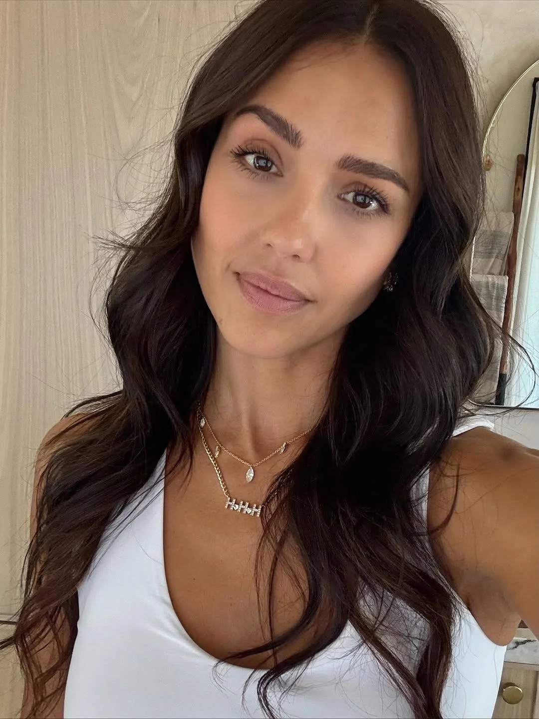 Jessica Alba, 44 picture 2 of 3