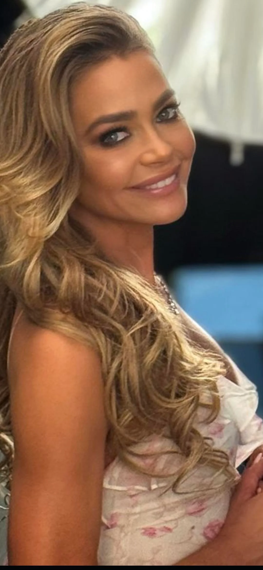 Denise Richards, 53 picture 2 of 2