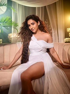 Neeti Mohan, 45'