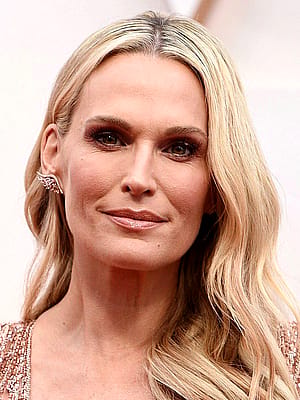 Molly Sims, 52'