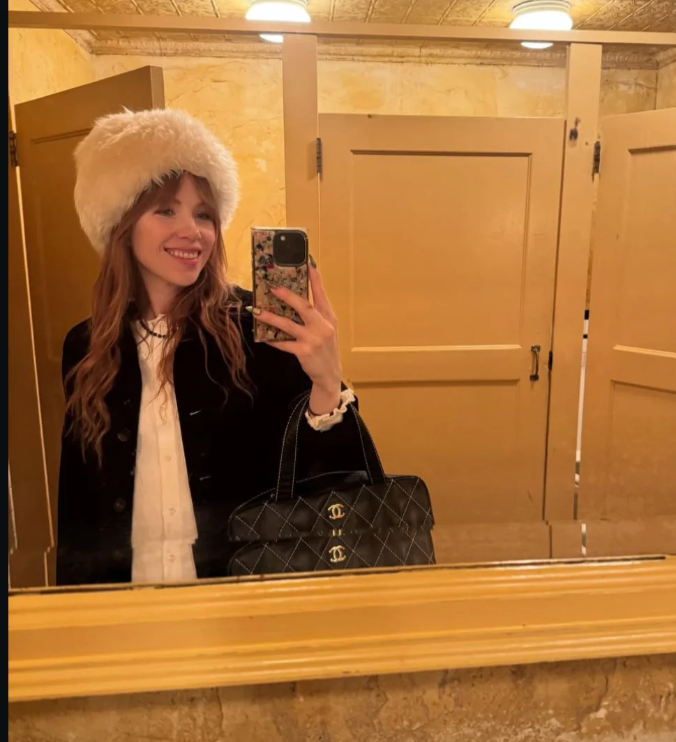 Carly Rae Jepsen, 40 picture 1 of 1