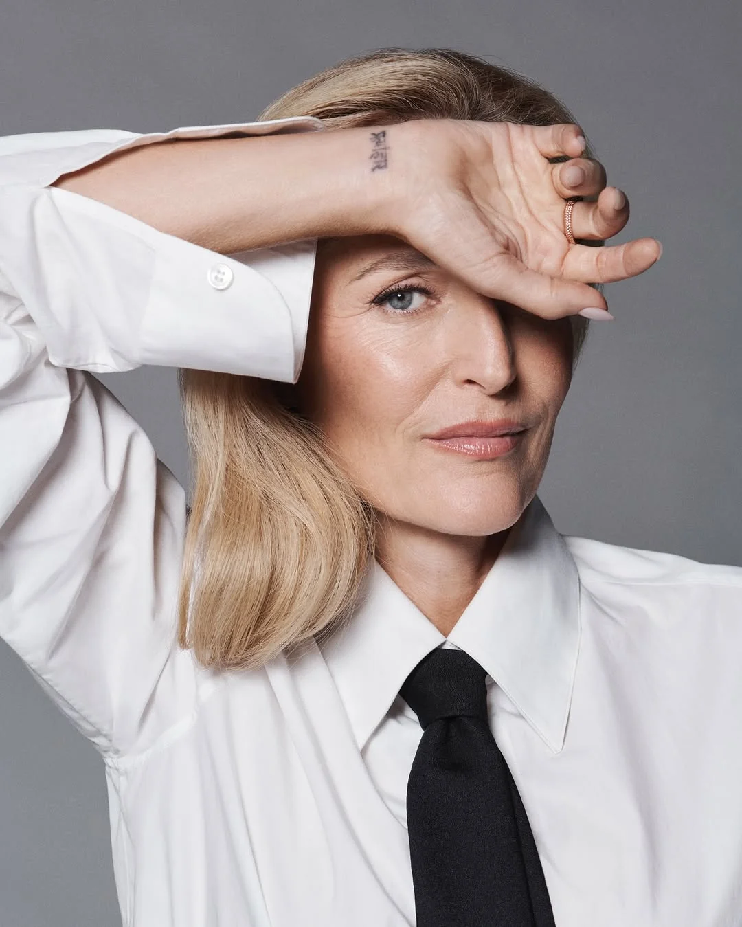 Gillian Anderson, 57 picture 5 of 7