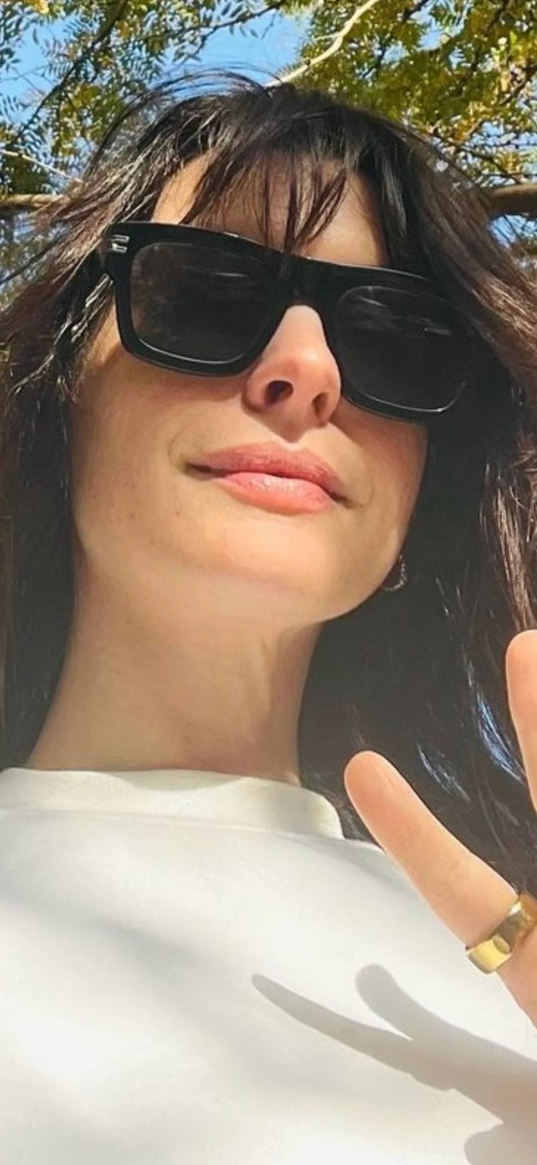 Anne Hathaway, 42 picture 1 of 3
