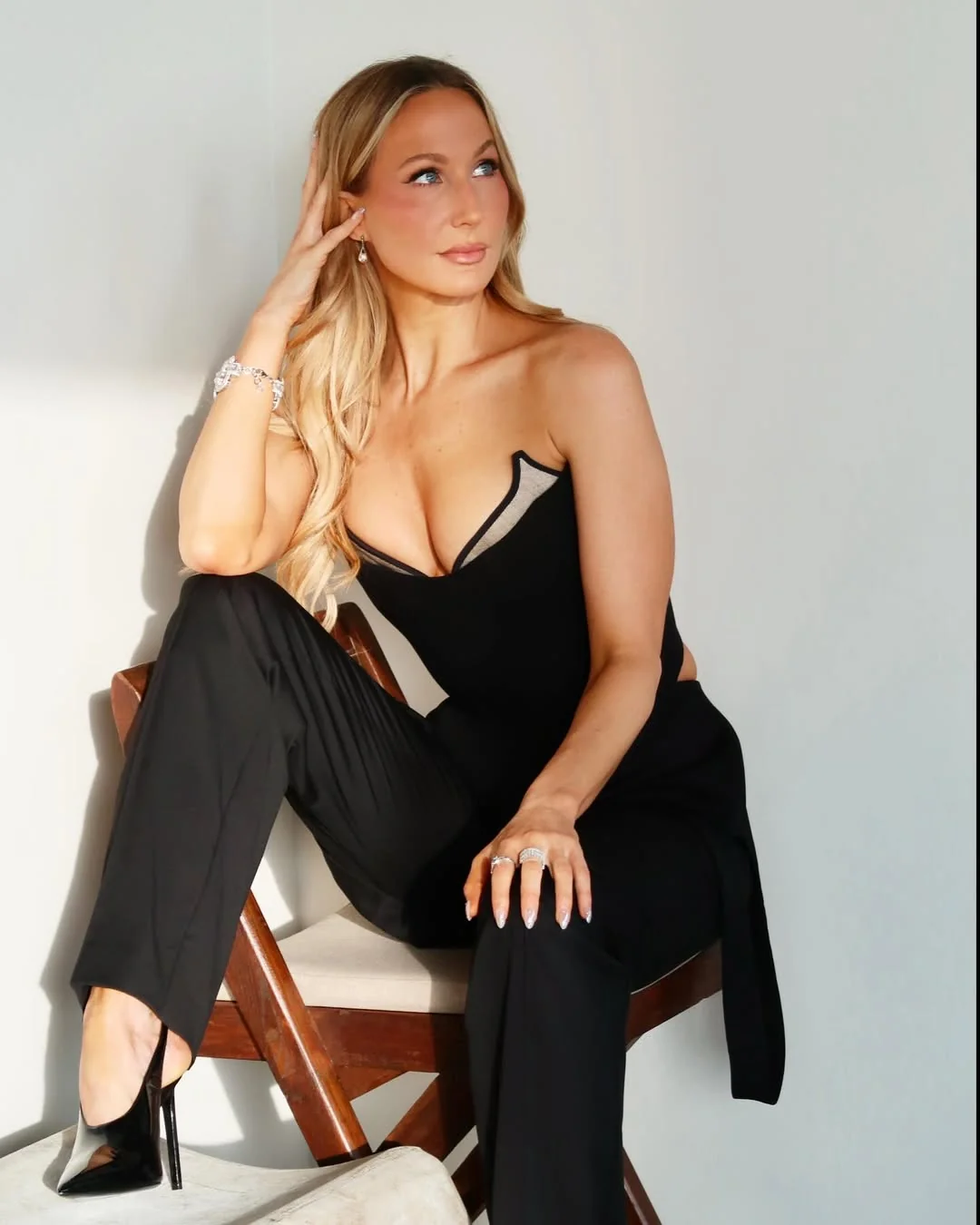 Nikki Glaser, 41 picture 3 of 7