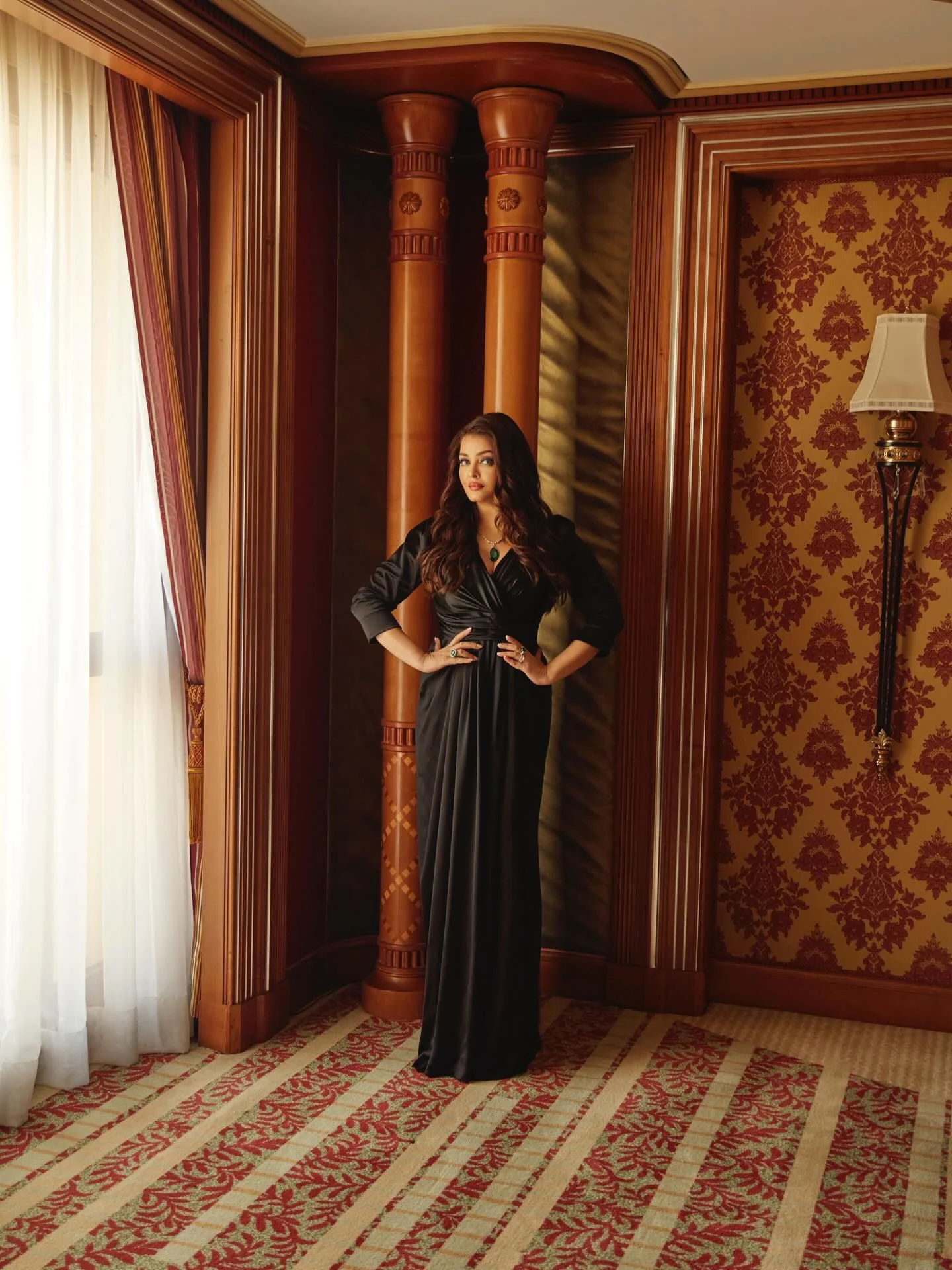 Aishwarya Rai, 52 picture 2 of 2