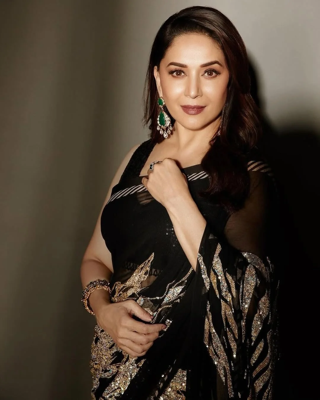 Madhuri Dixit, 58 picture 1 of 4