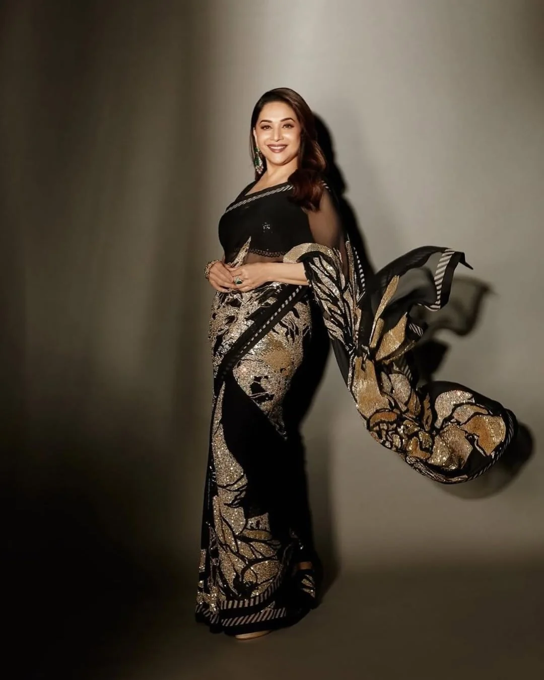 Madhuri Dixit, 58 picture 4 of 4